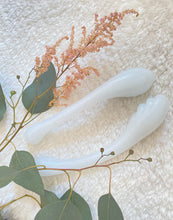 画像をギャラリービューアに読み込む, Angela-ミルクグラス天使の羽ワンド/ Milk Glass Angel Wing Wand