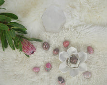 画像をギャラリービューアに読み込む, ロードナイトヨニエッグ/ Rhodonite Yoni eggs