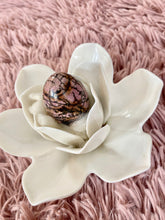 画像をギャラリービューアに読み込む, ロードナイトヨニエッグ/ Rhodonite Yoni eggs